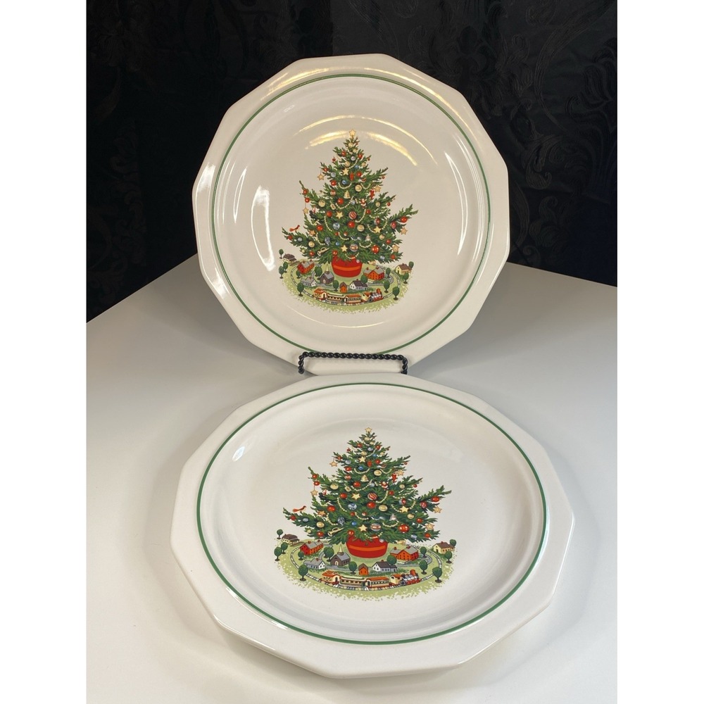 Set Of 2 Pfaltzgraff Christmas Tree  Heritage Dinner Plates 10 Inch